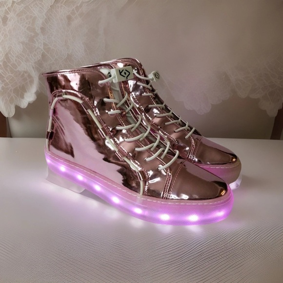 NEW Katy Perry Miranda Womens 8 Metallic Pink Light-up Sneakers NIB Flash - Picture 1 of 10
